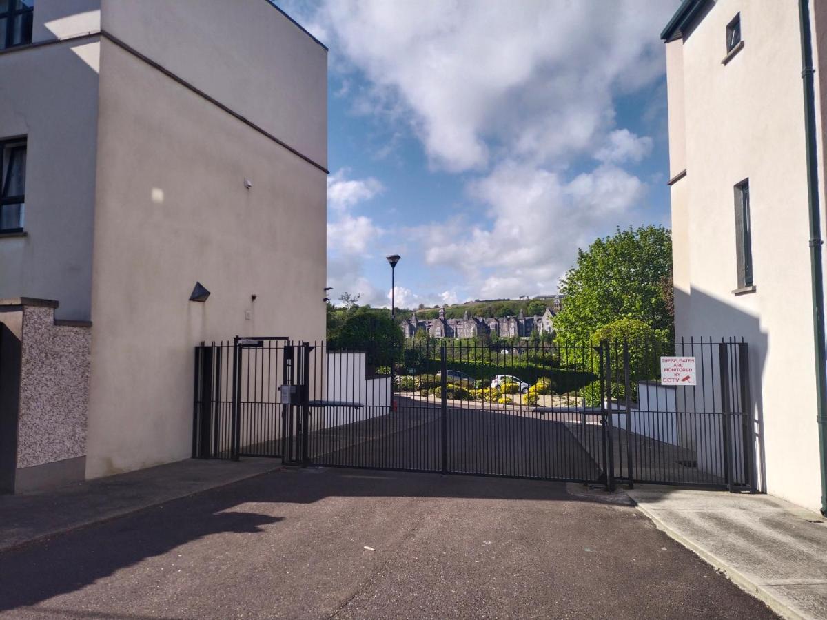 Crescent Apartments Homestay Cork Buitenkant foto