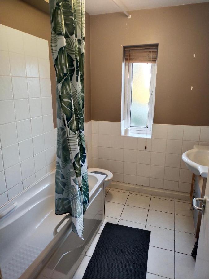 Crescent Apartments Homestay Cork Buitenkant foto