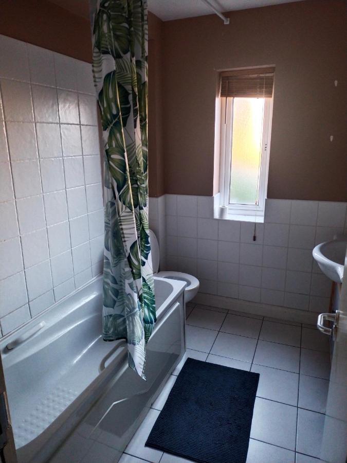Crescent Apartments Homestay Cork Buitenkant foto